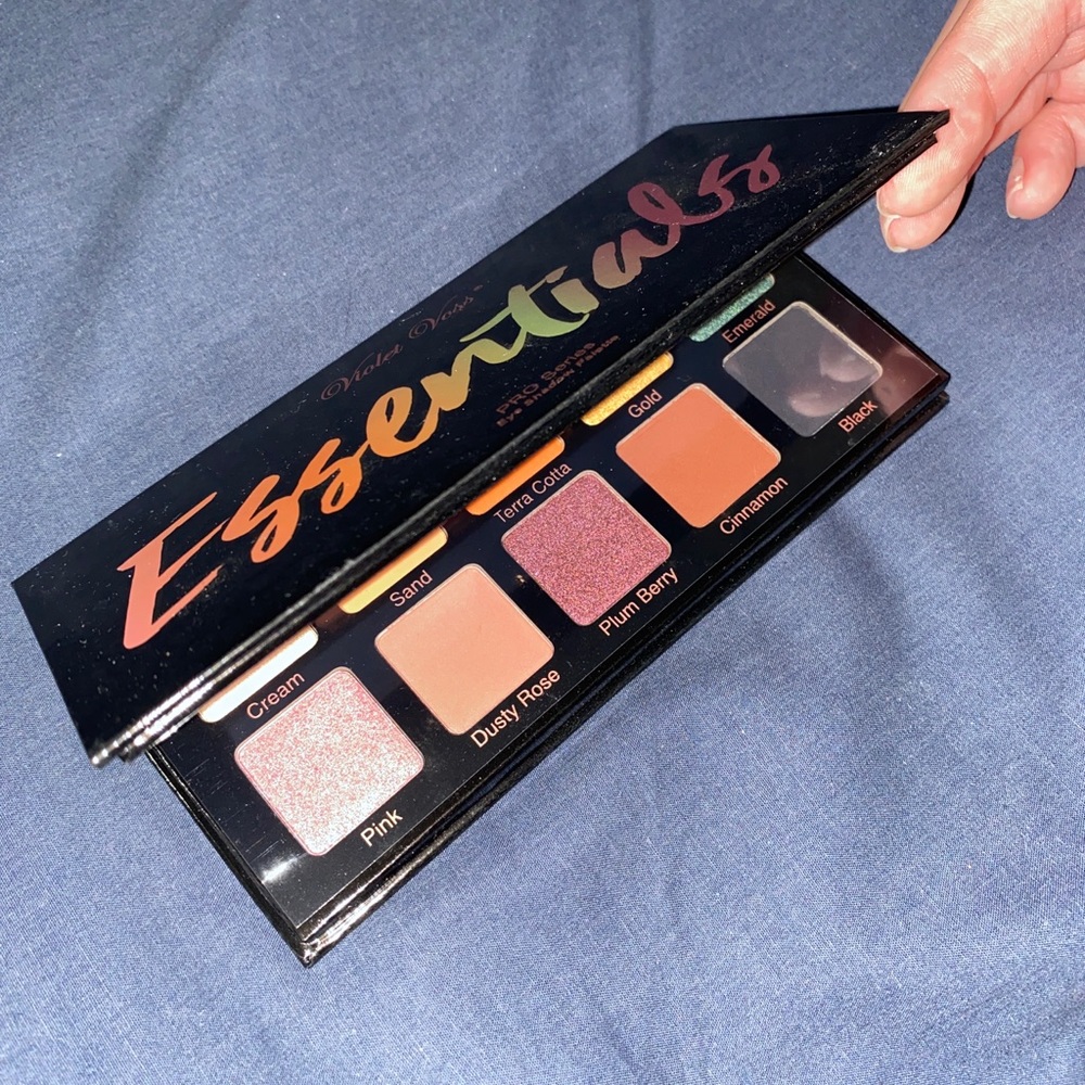 Violet voss essentials proseries eyeshadow palette